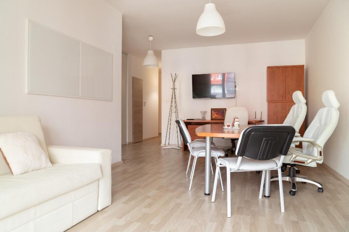 Great Tourist And Business Apartment Near Center Bratislava Buitenkant foto